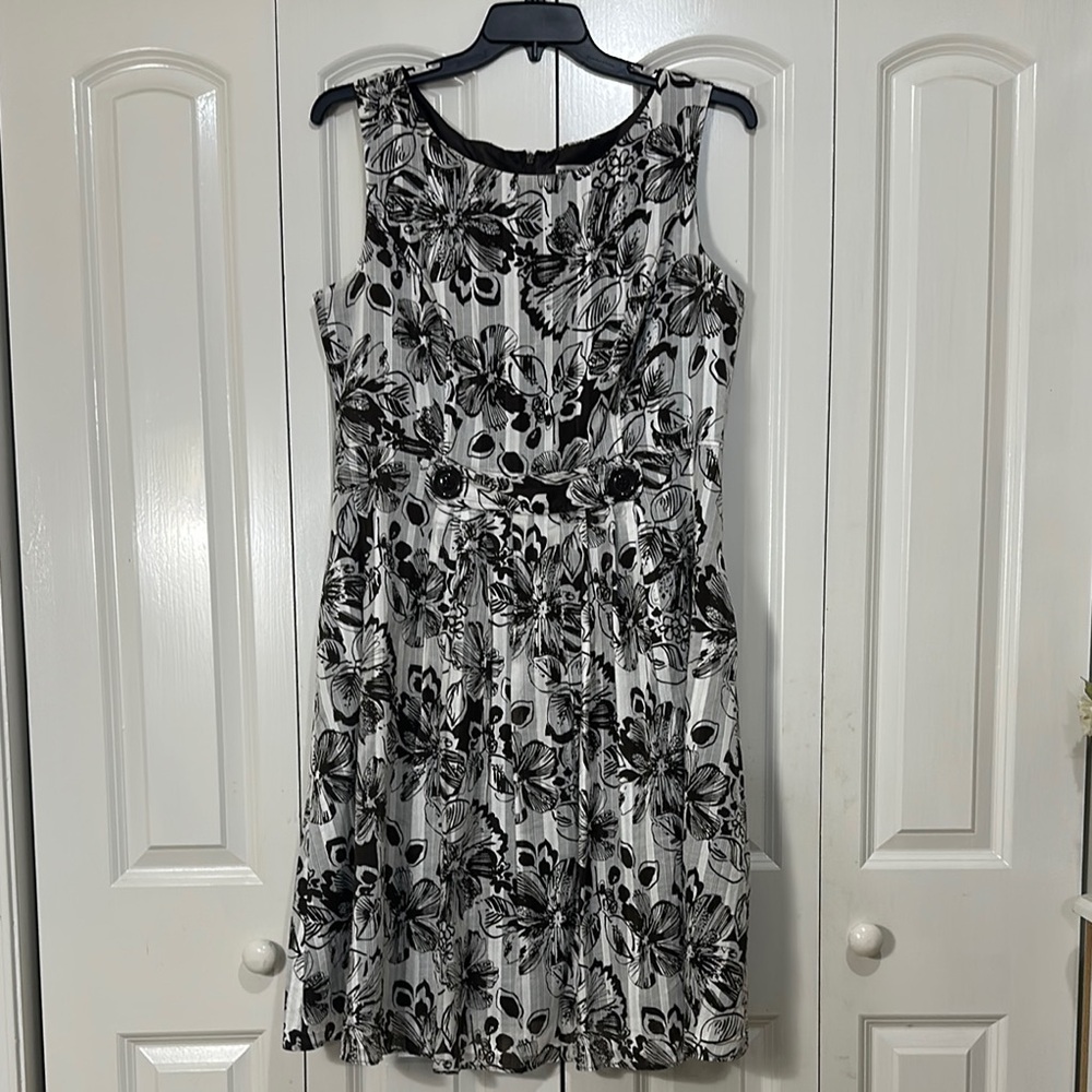 Floral Black and White Sleeveless Dress